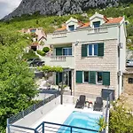 Marina - With Sea View Holiday home *