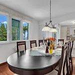 Marina - With Sea View Holiday home *