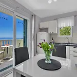 Marina - With Sea View * Makarska