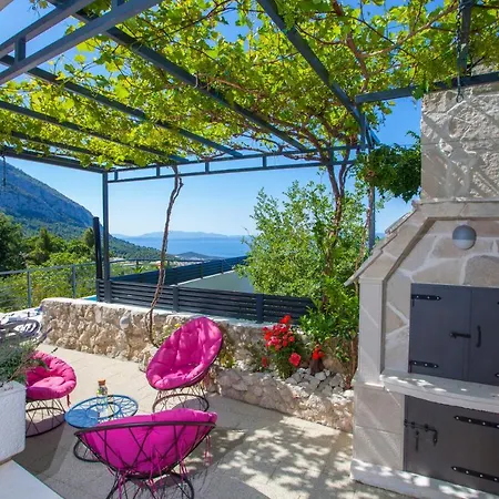 Vakantiehuis Marina - With Sea View