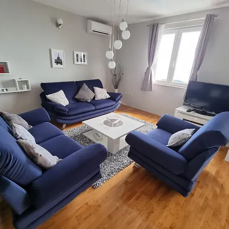 Vakantiehuis Marina - With Sea View