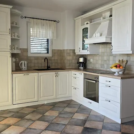 Marina - With Sea View Feriehus