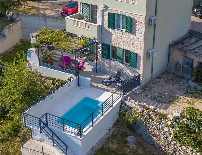 Marina - With Sea View מאקרסקה