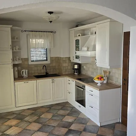 Marina - With Sea View Holiday home *